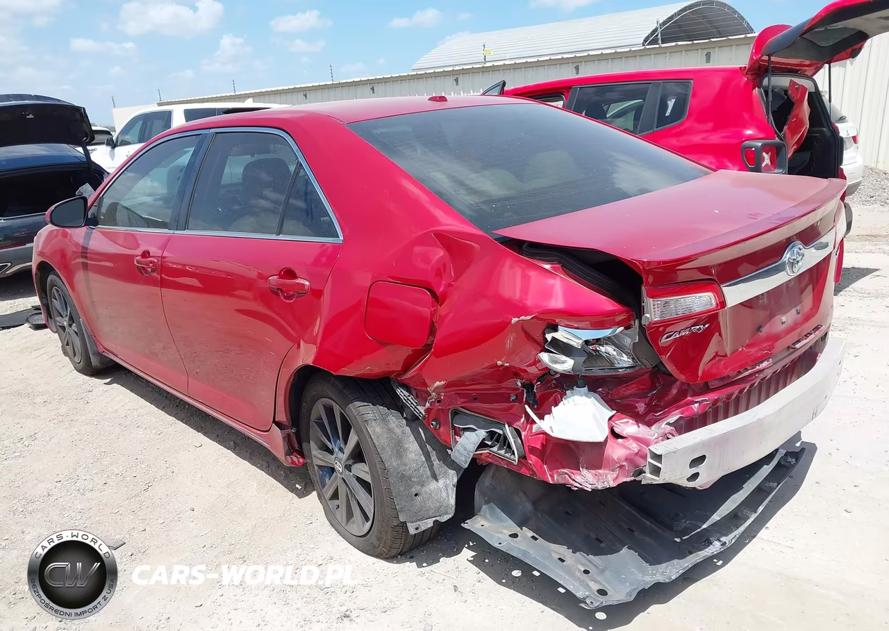 2014 Toyota Camry Xle VIN:4T4BF1FK8ER420807 - 3