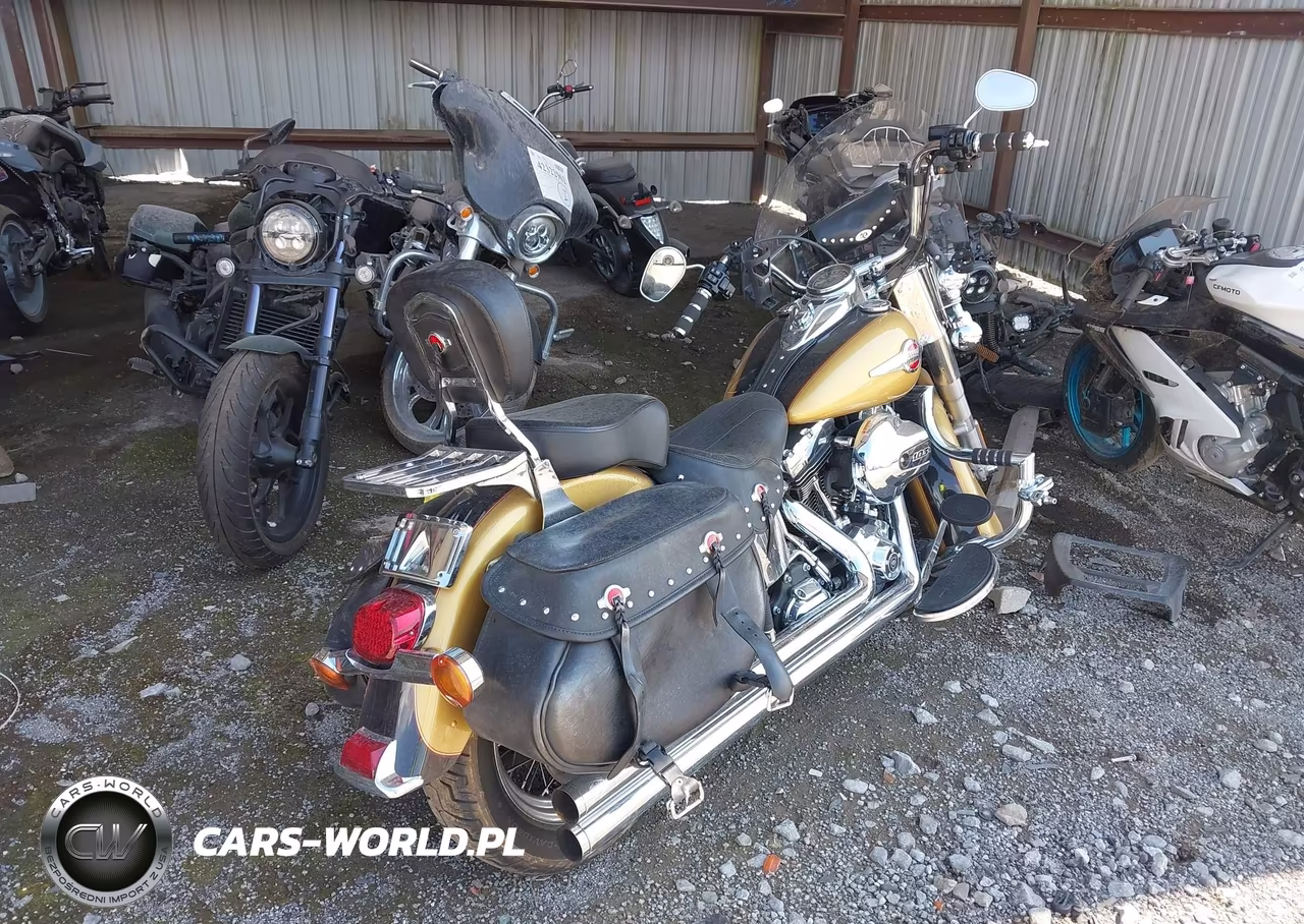 2017 Harley-Davidson Flstc Heritage Softail Classic VIN:1HD1BWV12HB016184 - 4