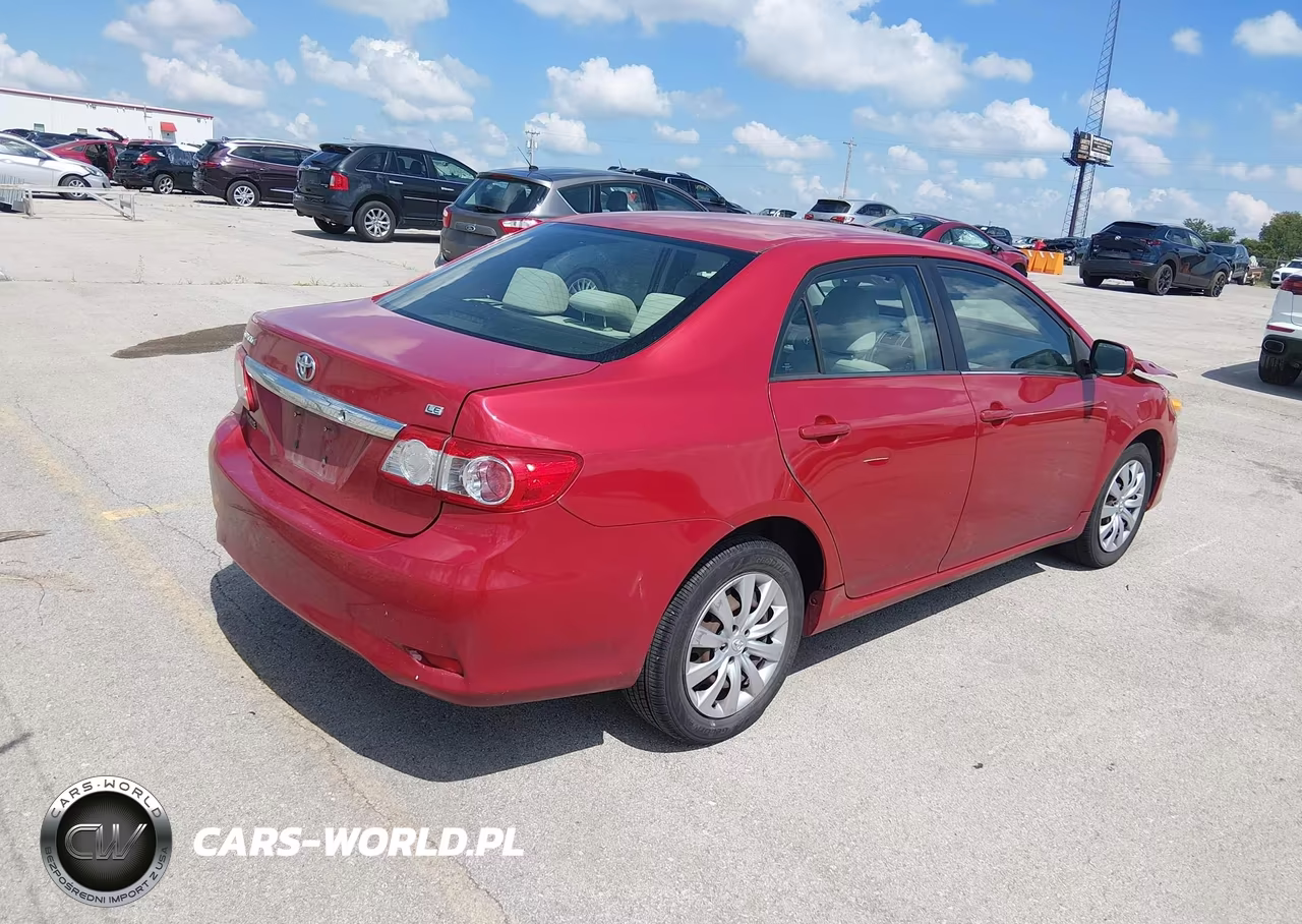 2013 Toyota Corolla Le VIN:JTDBU4EE1DJ114310 - 4