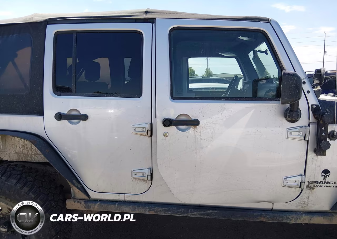 2008 Jeep Wrangler Unlimited Rubicon VIN:1J4GA69158L571482 - 13