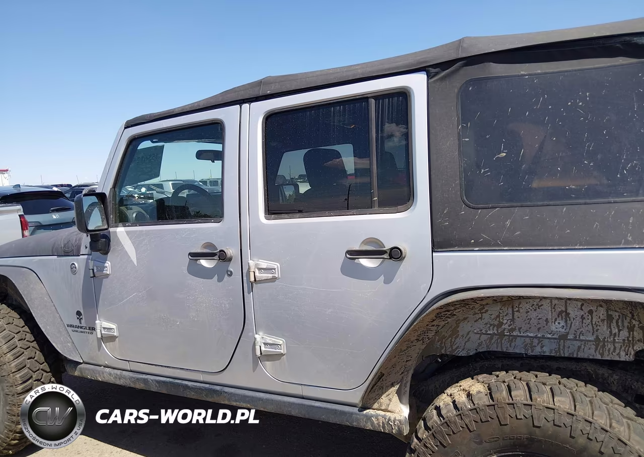 2008 Jeep Wrangler Unlimited Rubicon VIN:1J4GA69158L571482 - 14