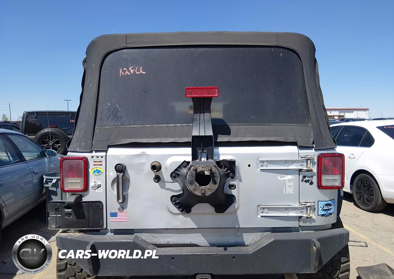 2008 Jeep Wrangler Unlimited Rubicon VIN:1J4GA69158L571482 - 16