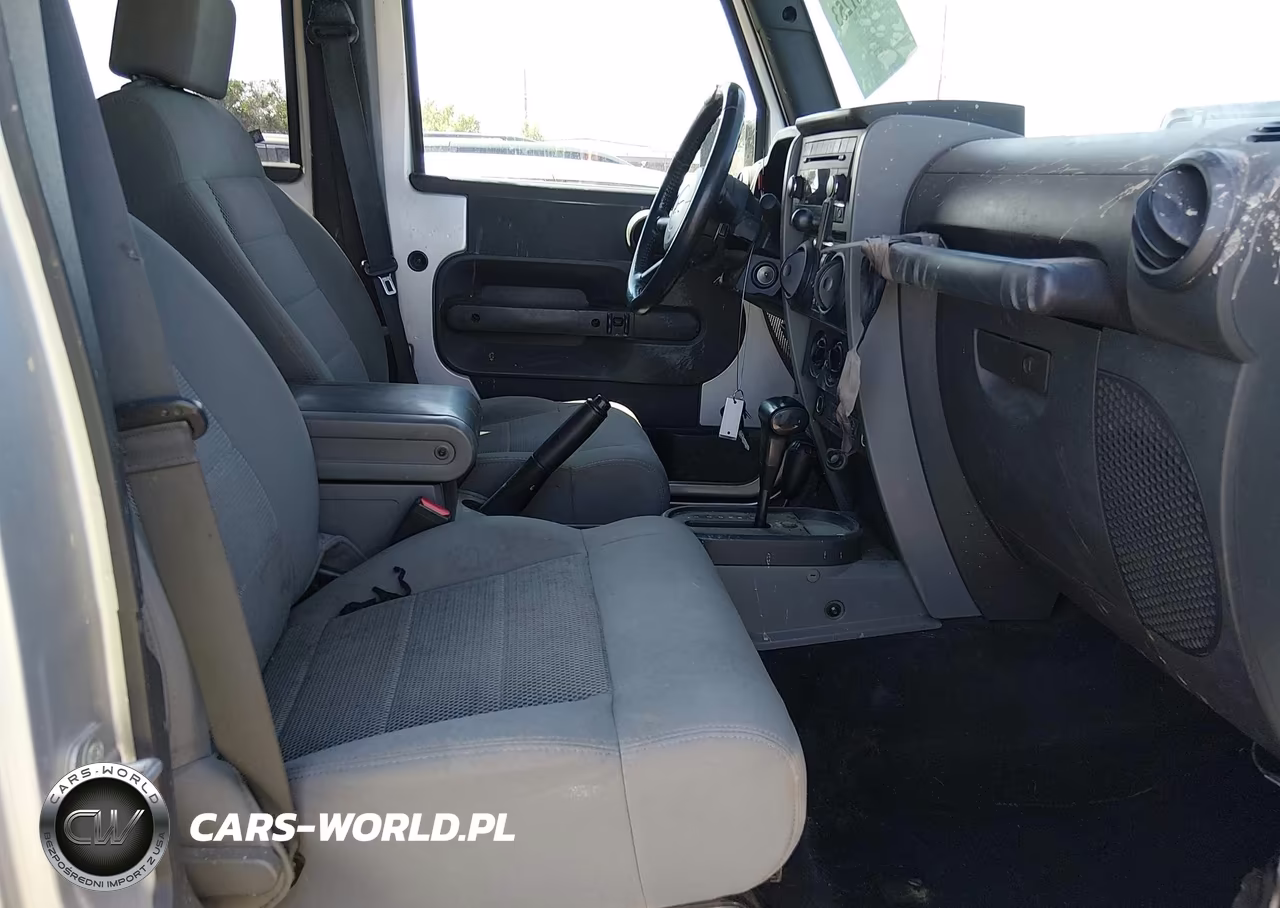 2008 Jeep Wrangler Unlimited Rubicon VIN:1J4GA69158L571482 - 5