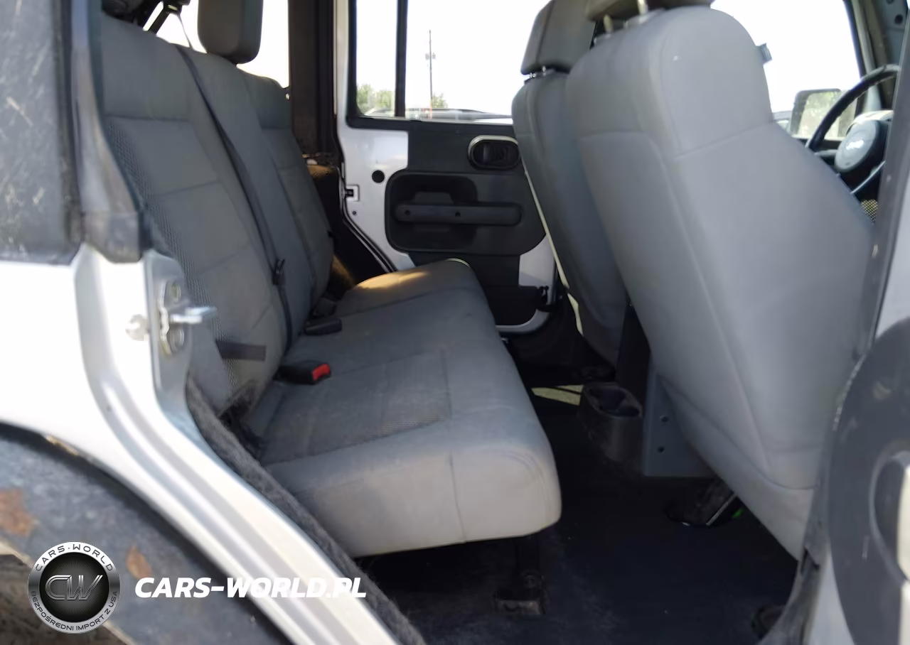 2008 Jeep Wrangler Unlimited Rubicon VIN:1J4GA69158L571482 - 8