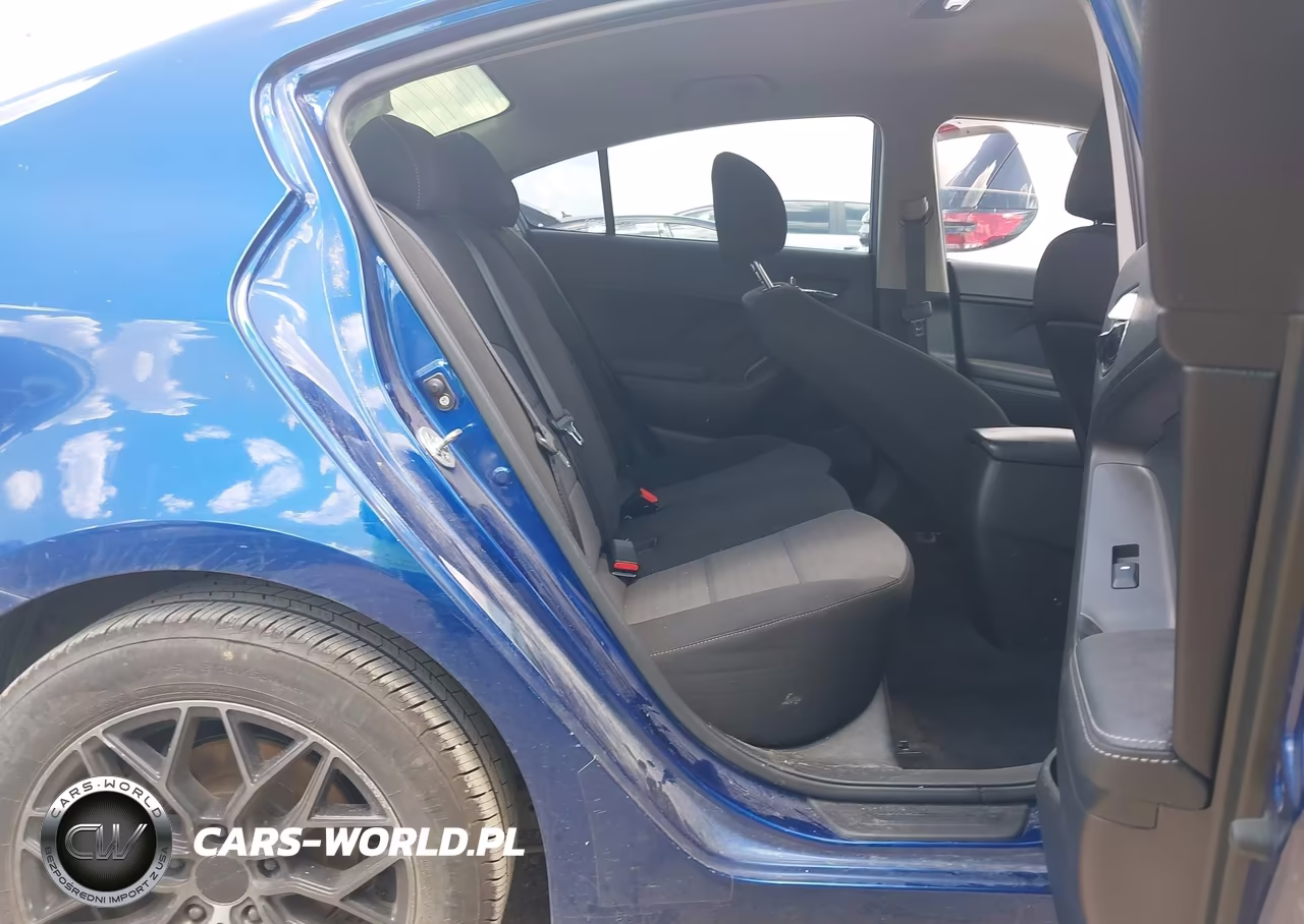 2018 Kia Forte S VIN:3KPFL4A70JE217870 - 8