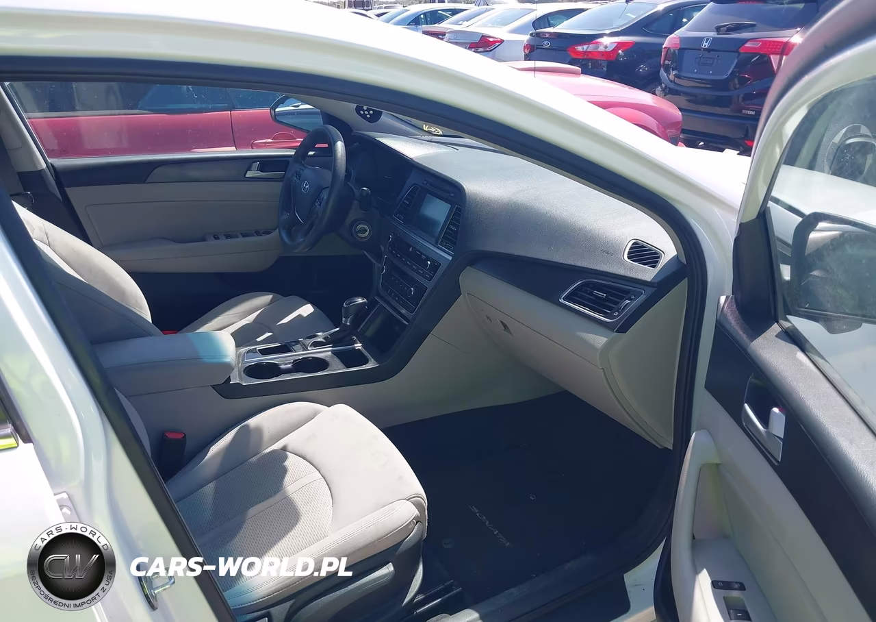 2017 Hyundai Sonata Sport VIN:5NPE34AF9HH445181 - 5