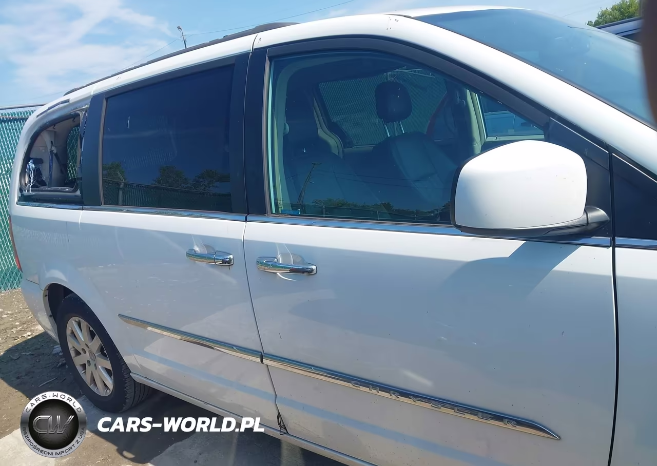 2016 Chrysler Town & Country Touring VIN:2C4RC1BG0GR253429 - 13