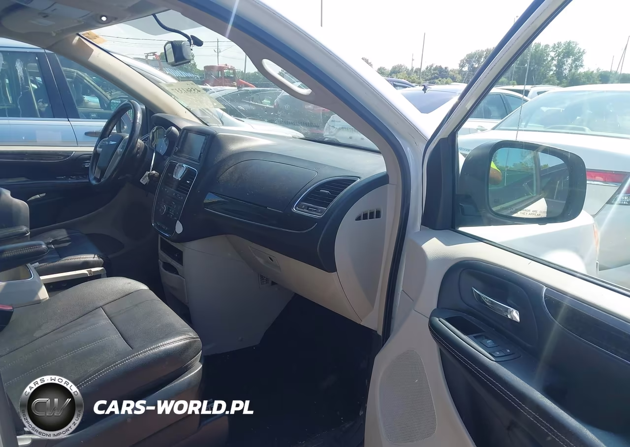 2016 Chrysler Town & Country Touring VIN:2C4RC1BG0GR253429 - 5