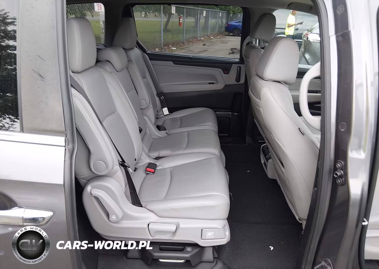 2019 Honda Odyssey Touring VIN:5FNRL6H80KB061820 - 8