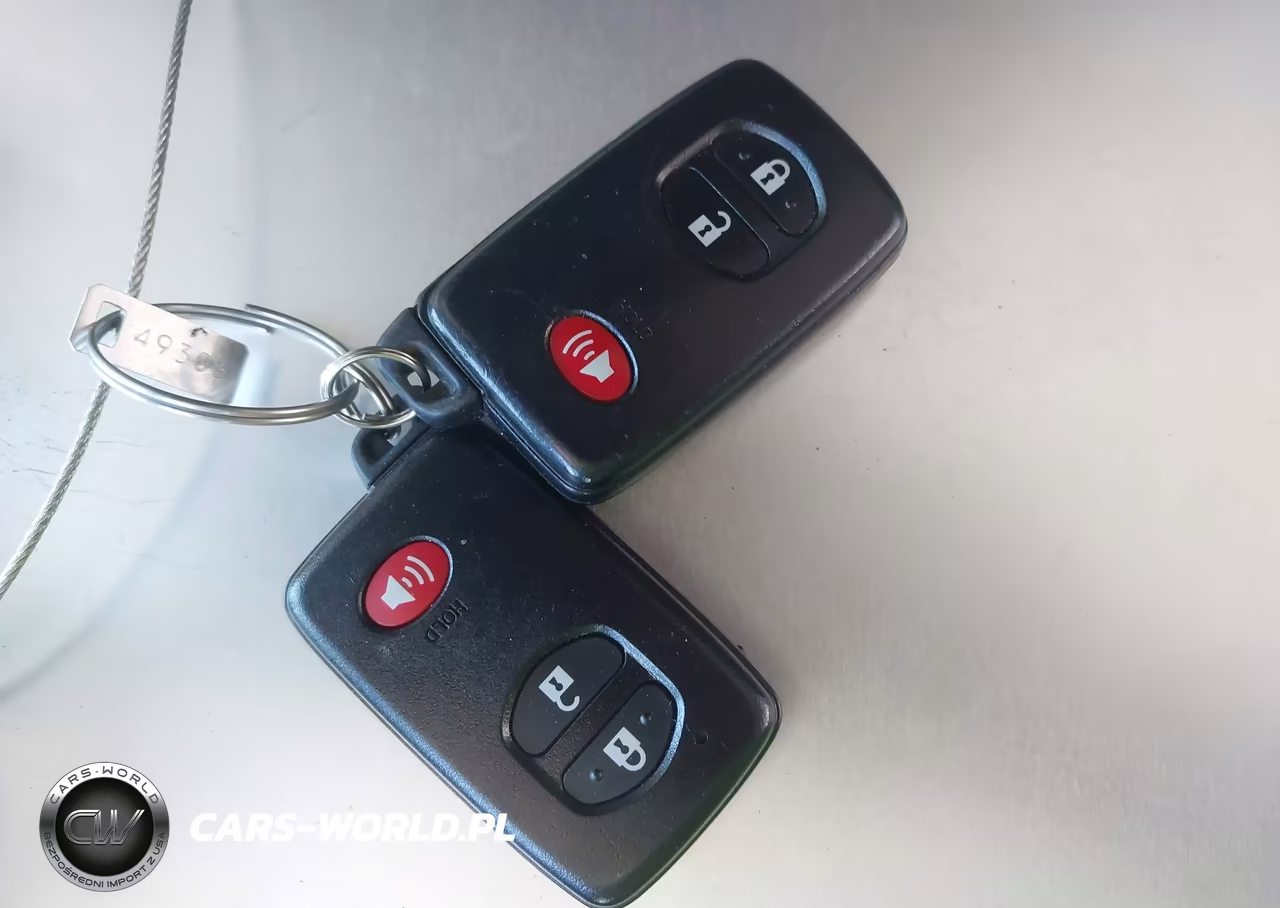 2015 Toyota Prius Two VIN:JTDKN3DUXF1931049 - 11