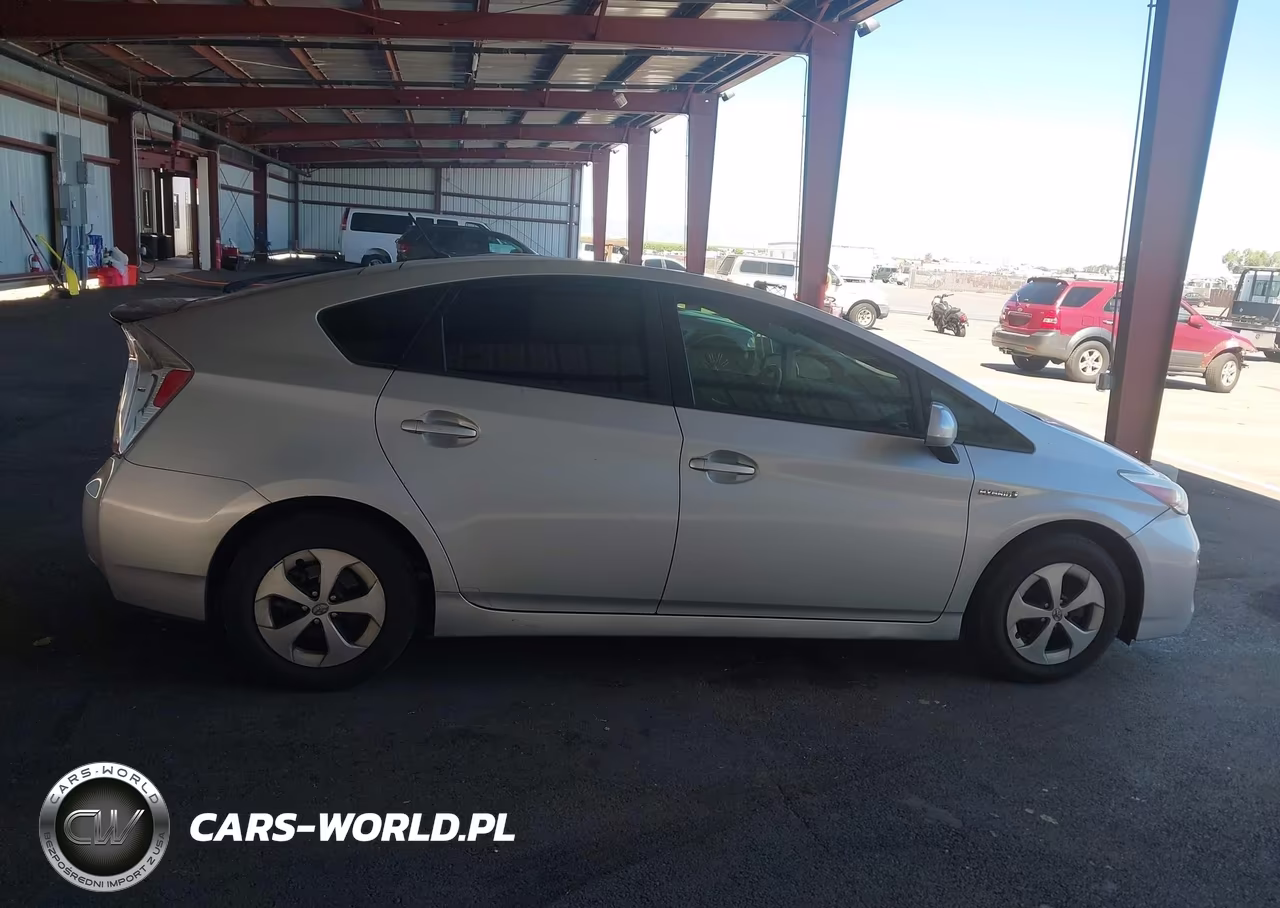 2015 Toyota Prius Two VIN:JTDKN3DUXF1931049 - 13