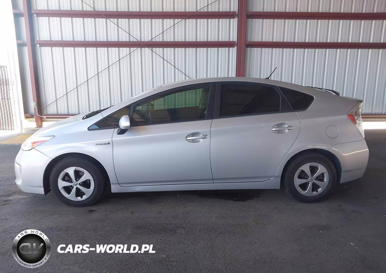 2015 Toyota Prius Two VIN:JTDKN3DUXF1931049 - 14