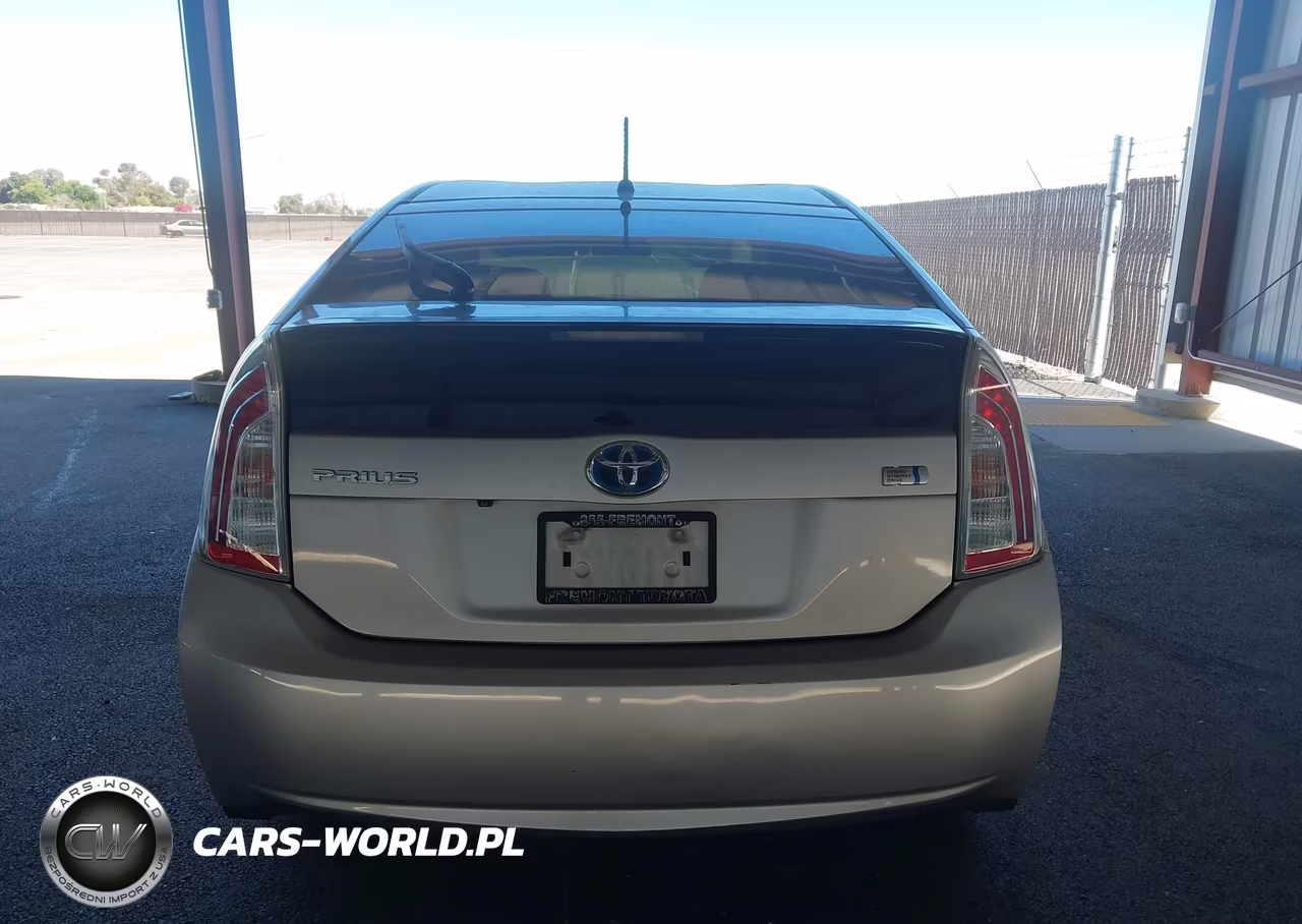 2015 Toyota Prius Two VIN:JTDKN3DUXF1931049 - 16