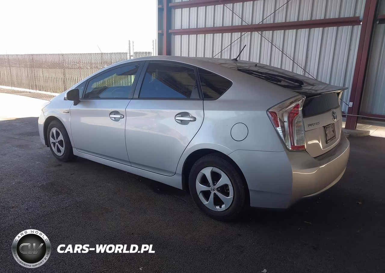 2015 Toyota Prius Two VIN:JTDKN3DUXF1931049 - 3