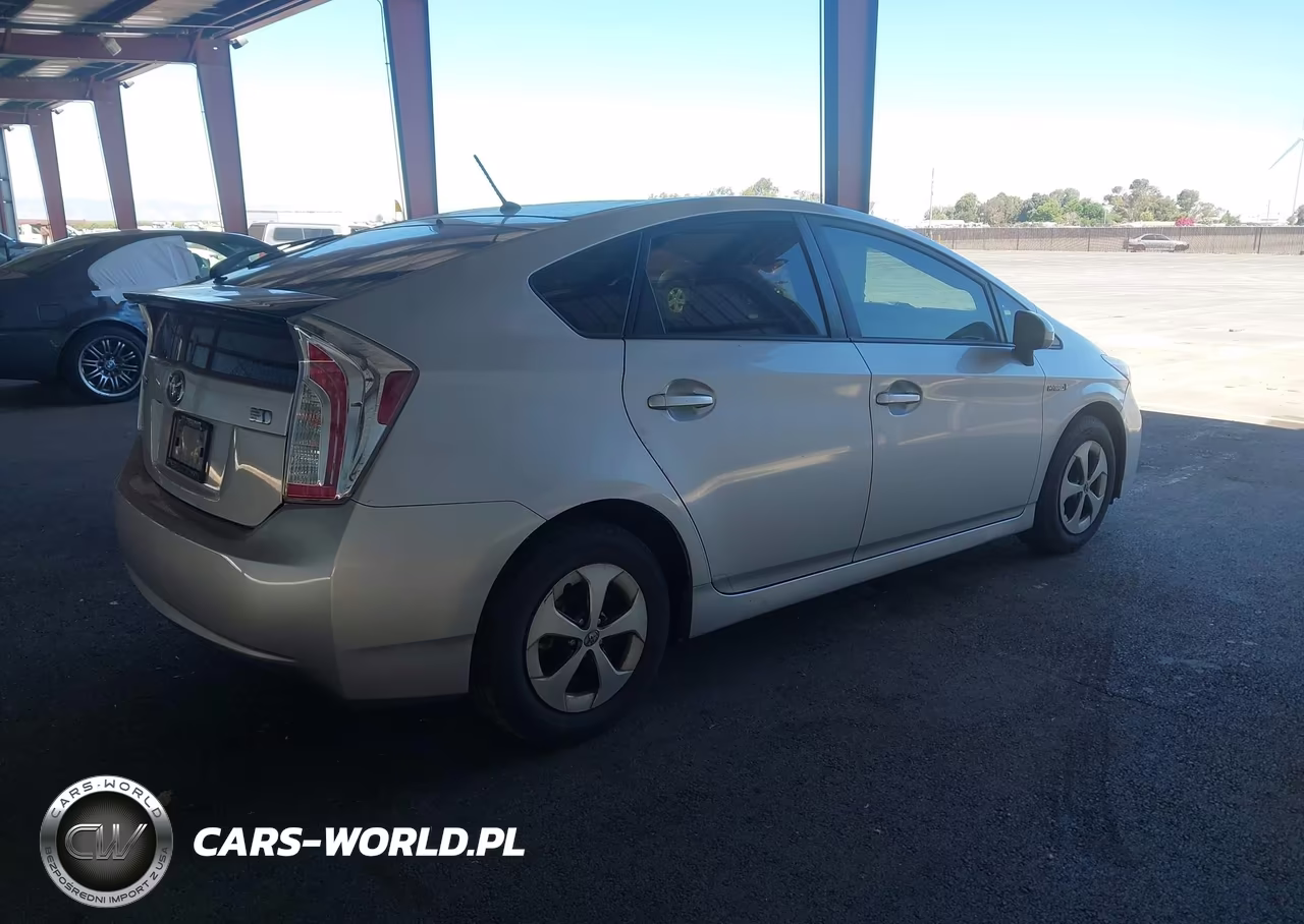 2015 Toyota Prius Two VIN:JTDKN3DUXF1931049 - 4