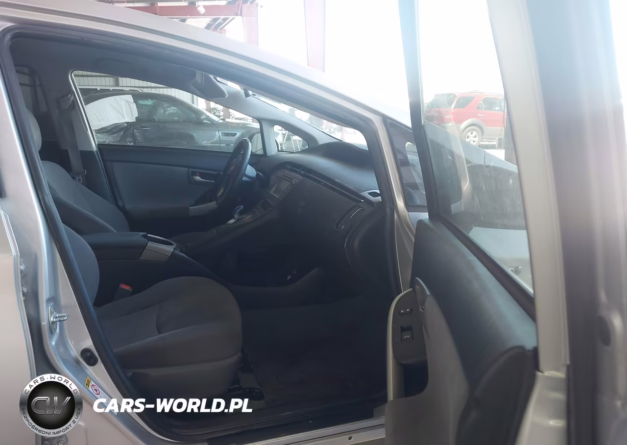 2015 Toyota Prius Two VIN:JTDKN3DUXF1931049 - 5