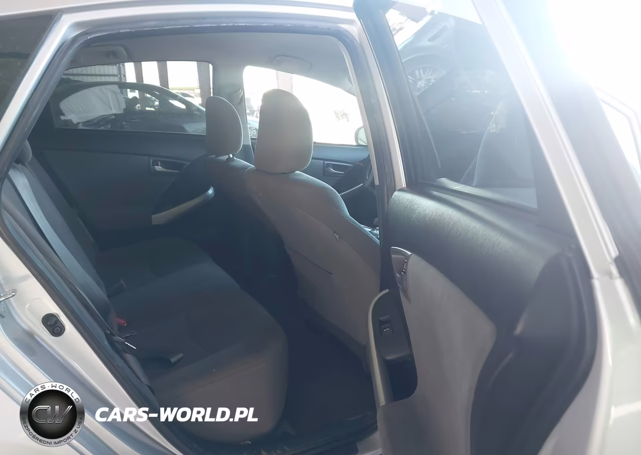 2015 Toyota Prius Two VIN:JTDKN3DUXF1931049 - 8