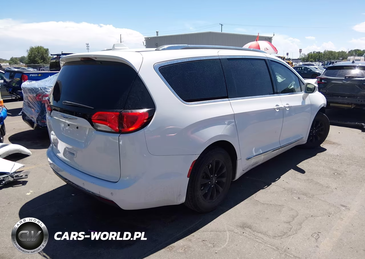 2018 Chrysler Pacifica Touring L Plus VIN:2C4RC1EG6JR154231 - 4