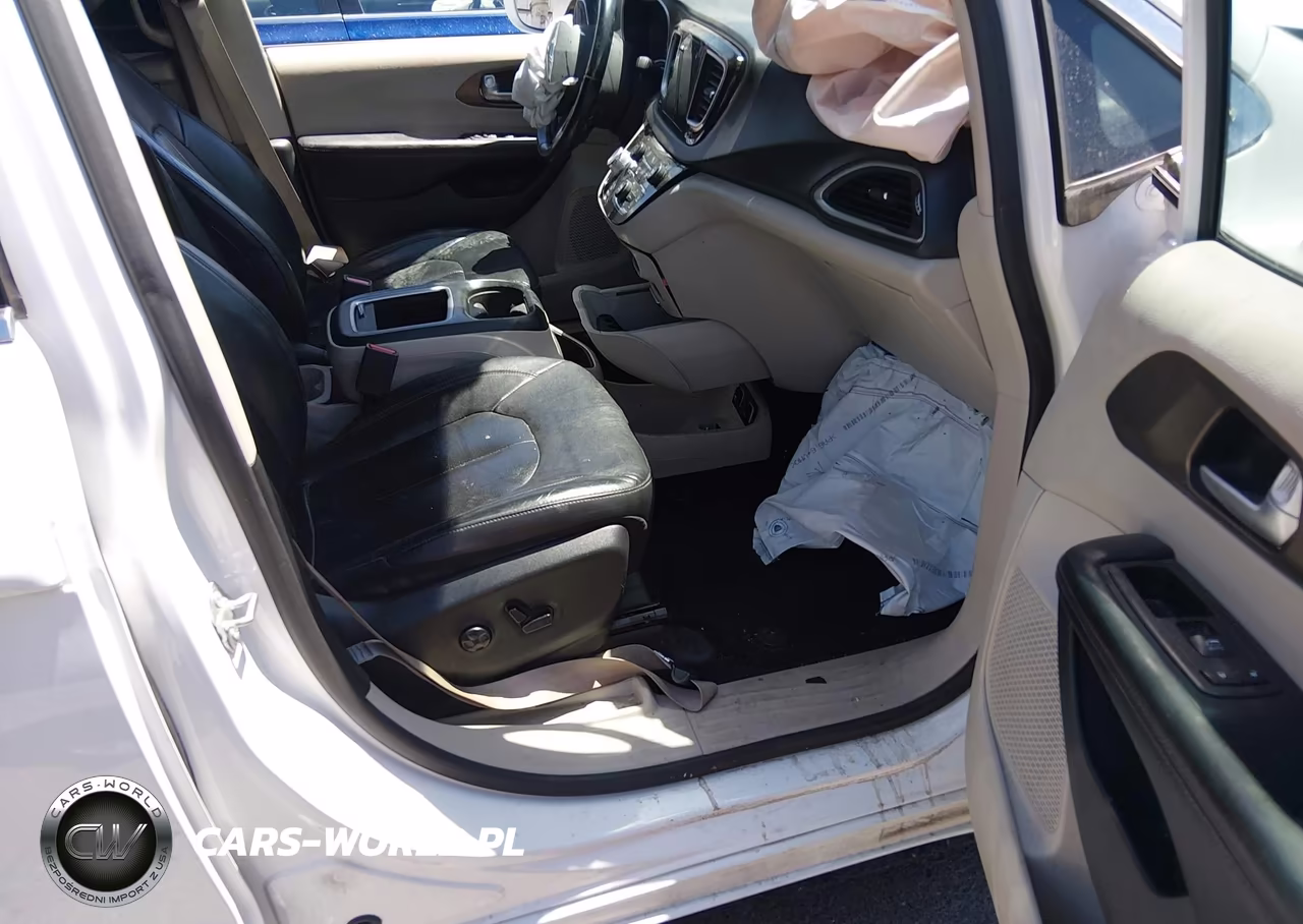 2018 Chrysler Pacifica Touring L Plus VIN:2C4RC1EG6JR154231 - 5