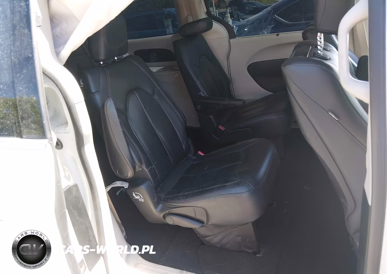 2018 Chrysler Pacifica Touring L Plus VIN:2C4RC1EG6JR154231 - 8