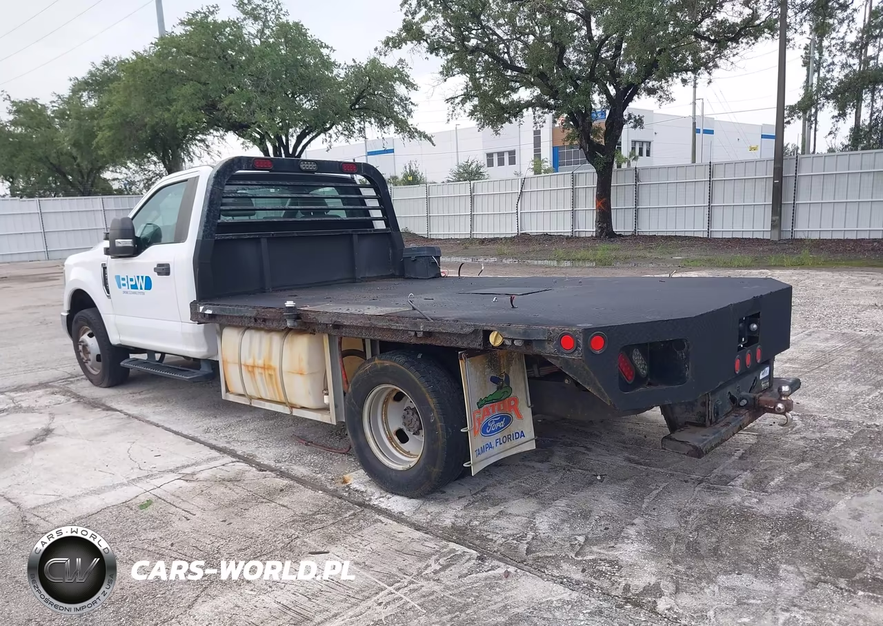 2019 Ford F-350 Chassis Xl VIN:1FDRF3G64KEG87812 - 3