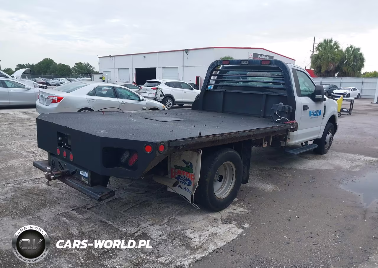 2019 Ford F-350 Chassis Xl VIN:1FDRF3G64KEG87812 - 4