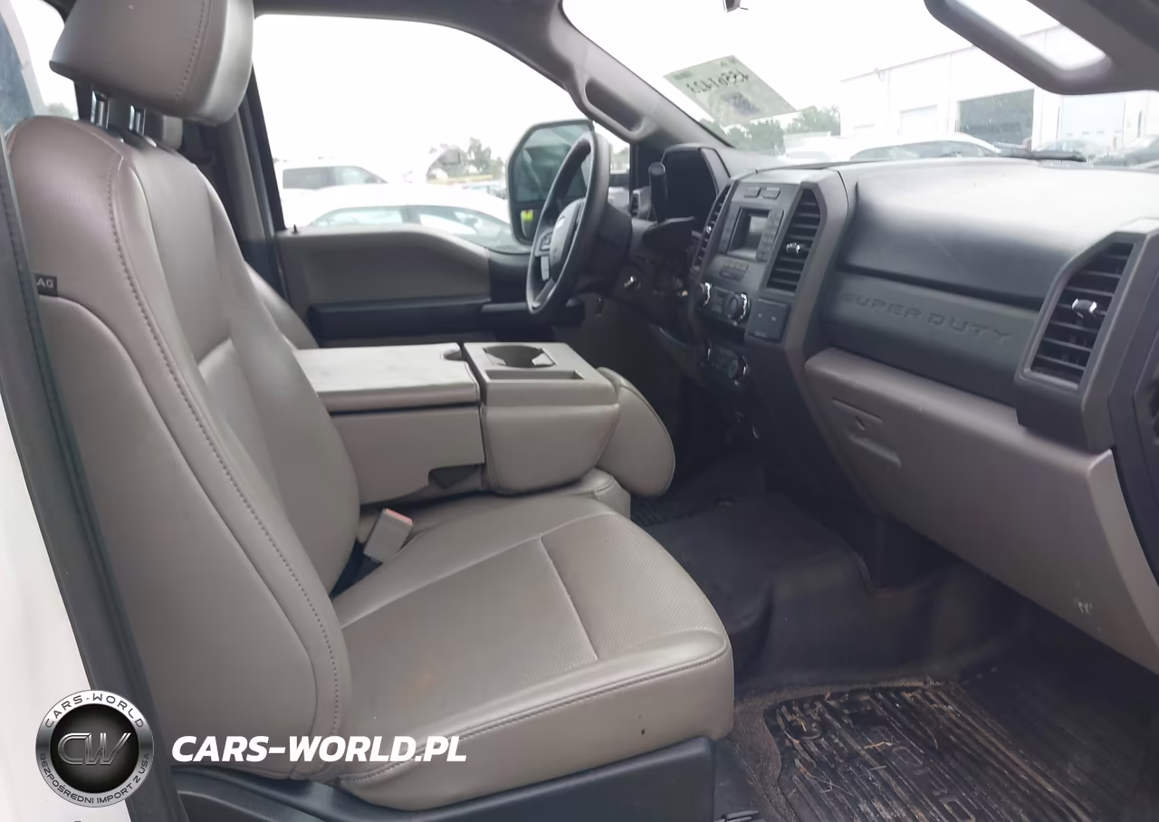 2019 Ford F-350 Chassis Xl VIN:1FDRF3G64KEG87812 - 5