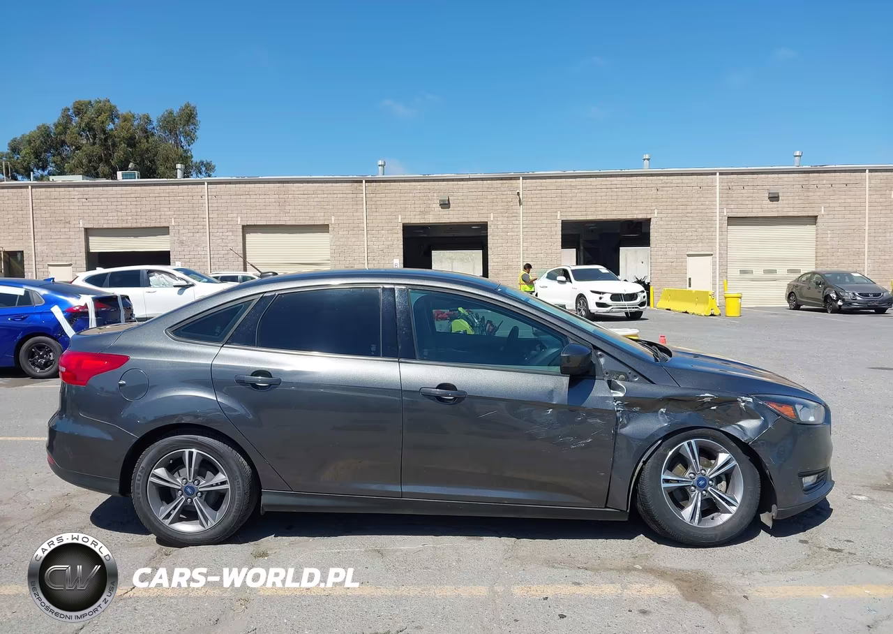 2018 Ford Focus Se VIN:1FADP3F21JL288088 - 13