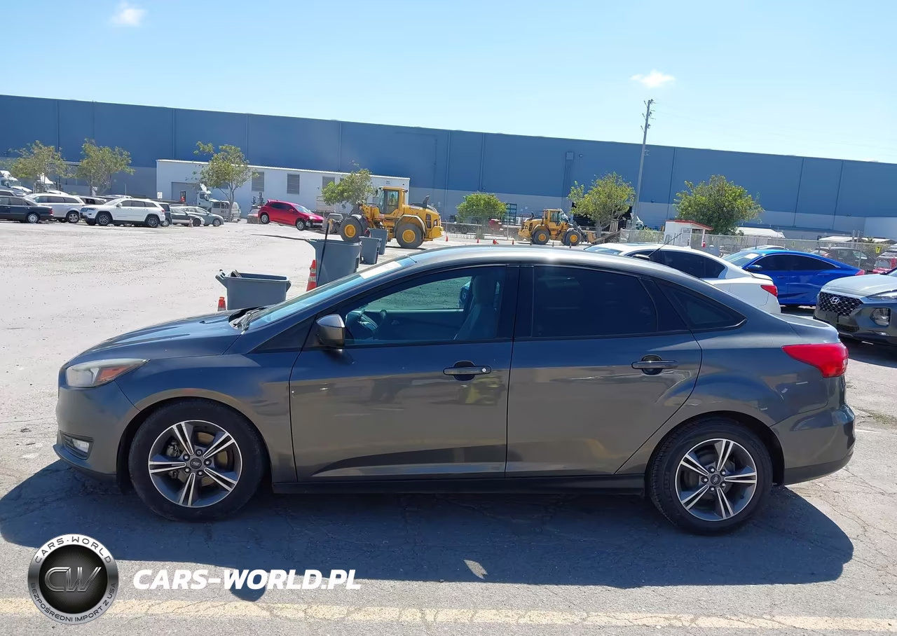 2018 Ford Focus Se VIN:1FADP3F21JL288088 - 14
