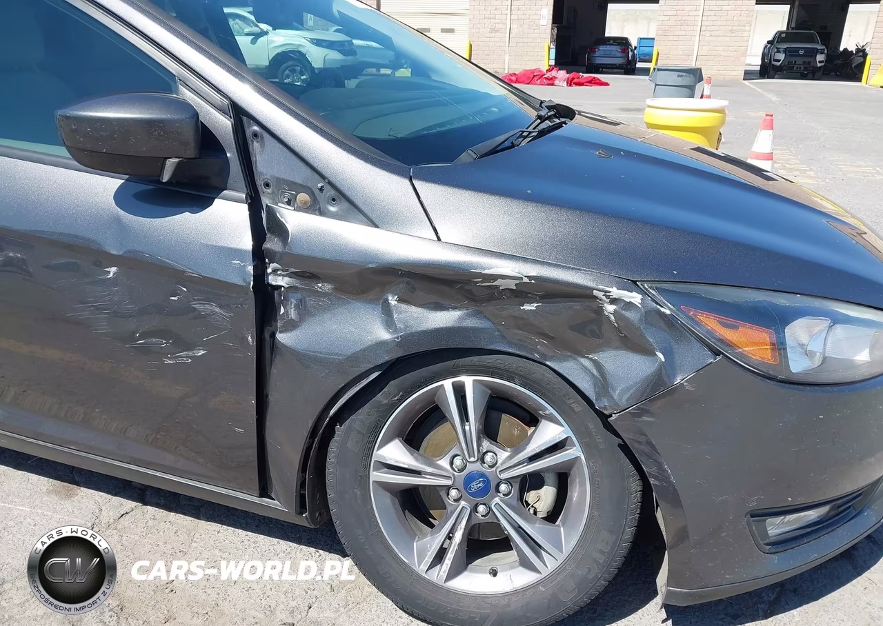 2018 Ford Focus Se VIN:1FADP3F21JL288088 - 6