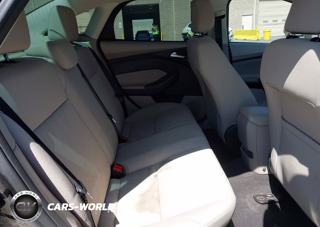 2018 Ford Focus Se VIN:1FADP3F21JL288088 - 8
