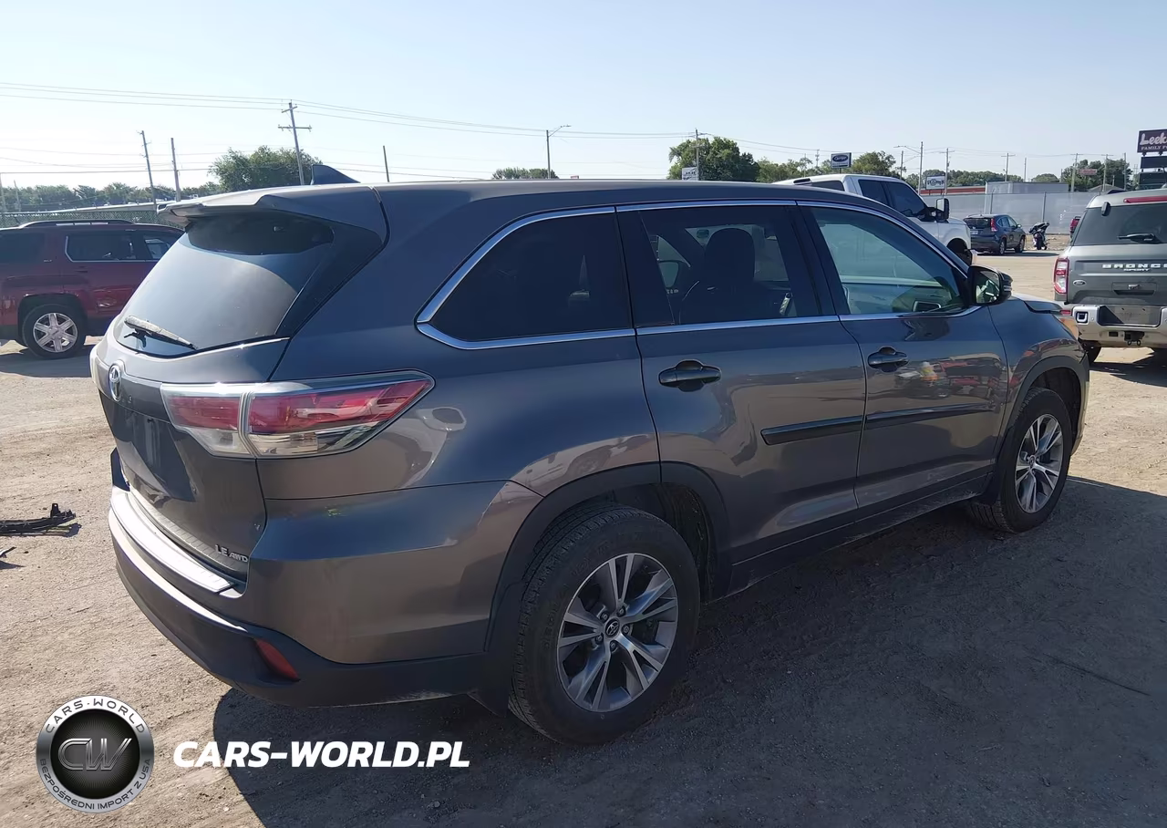 2016 Toyota Highlander Le Plus V6 VIN:5TDBKRFH9GS291366 - 4