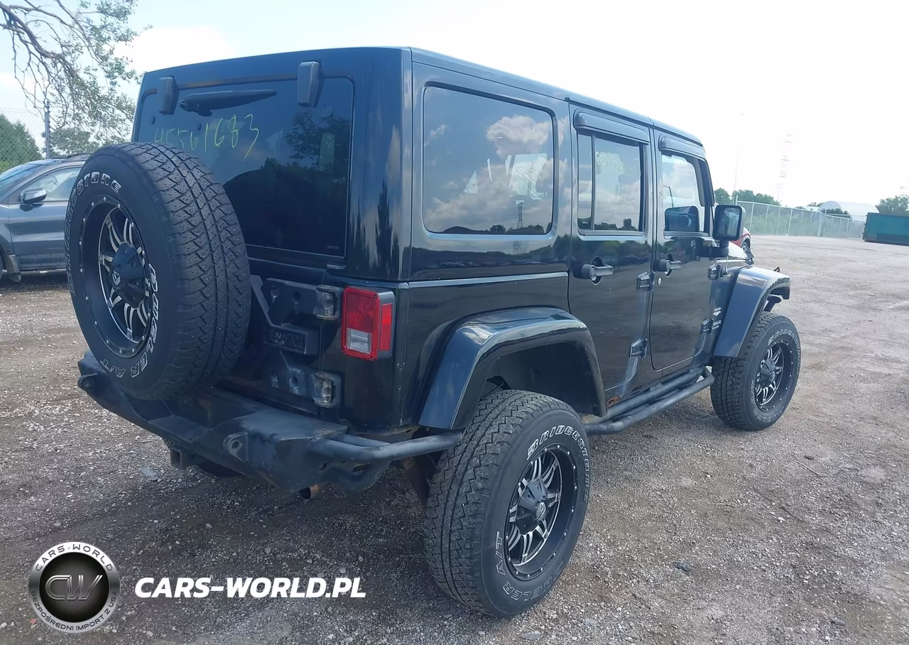 2012 Jeep Wrangler Unlimited Sahara VIN:1C4BJWEG7CL183219 - 4