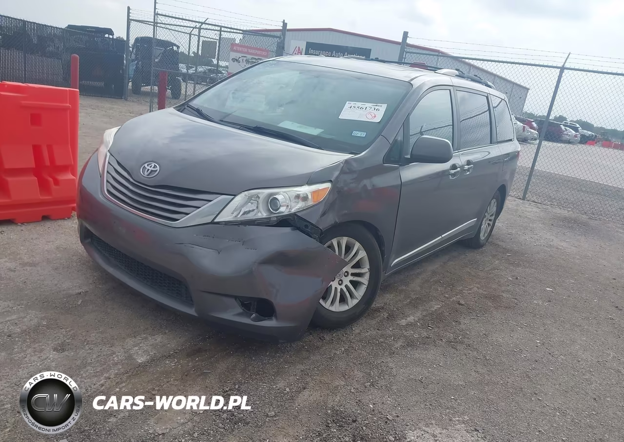 2017 Toyota Sienna Xle 8 Passenger VIN:5TDYZ3DC8HS845850 - 2