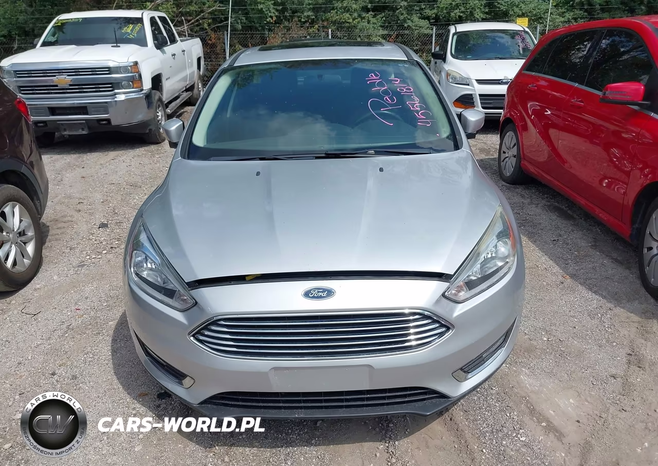 2018 Ford Focus Titanium VIN:1FADP3N2XJL271727 - 12
