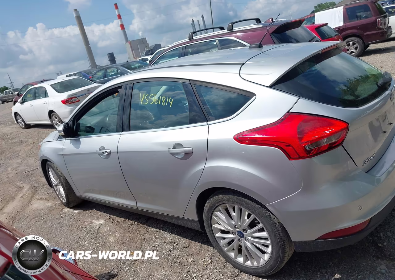 2018 Ford Focus Titanium VIN:1FADP3N2XJL271727 - 14