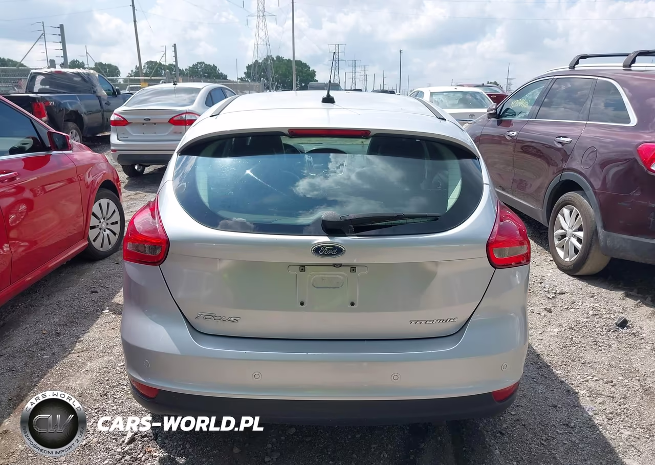 2018 Ford Focus Titanium VIN:1FADP3N2XJL271727 - 16
