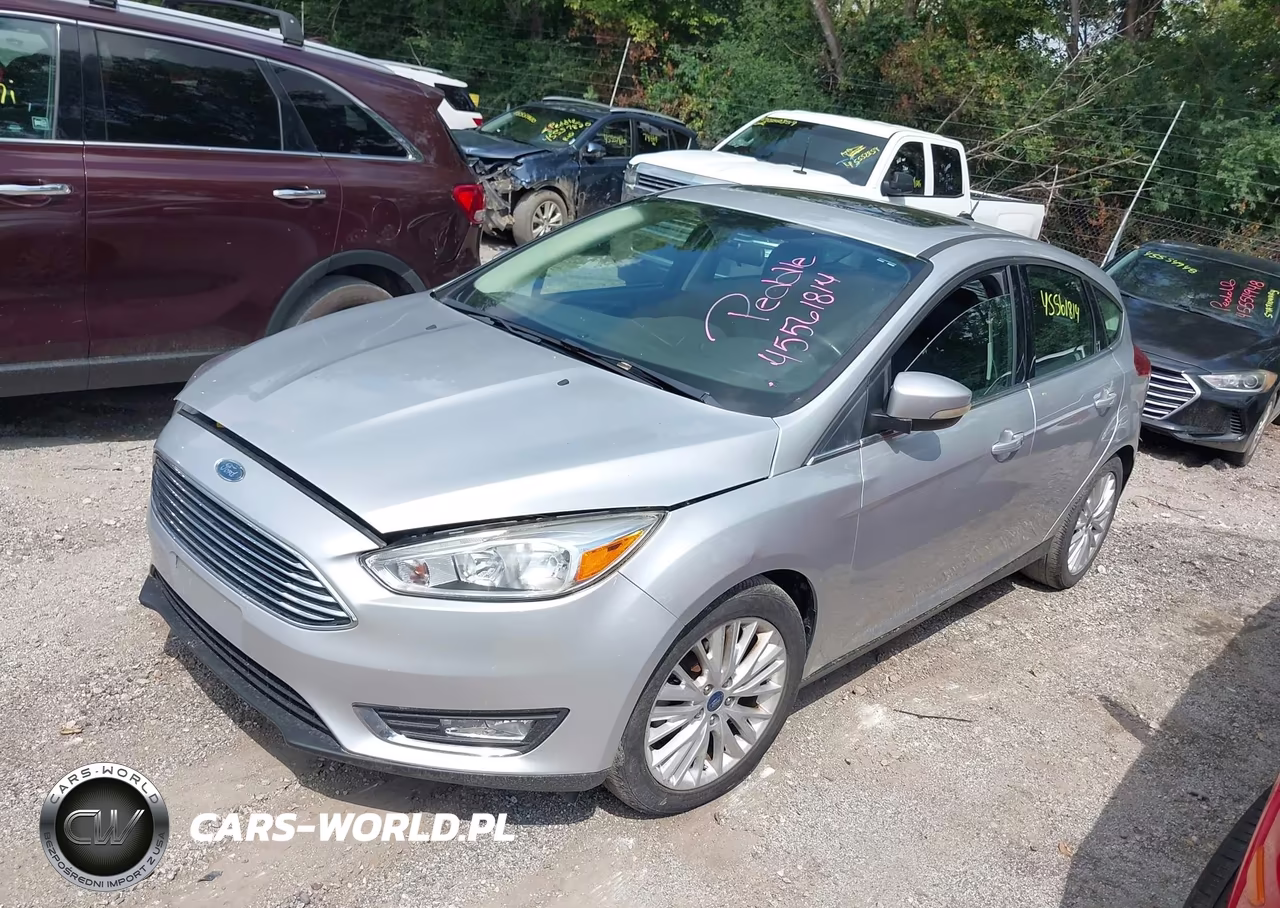 2018 Ford Focus Titanium VIN:1FADP3N2XJL271727 - 2