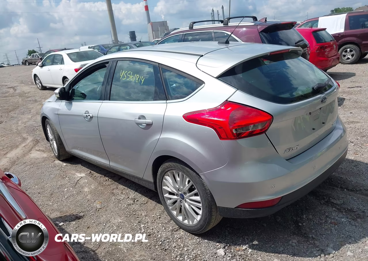2018 Ford Focus Titanium VIN:1FADP3N2XJL271727 - 3