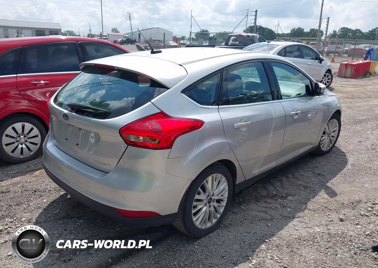 2018 Ford Focus Titanium VIN:1FADP3N2XJL271727 - 4
