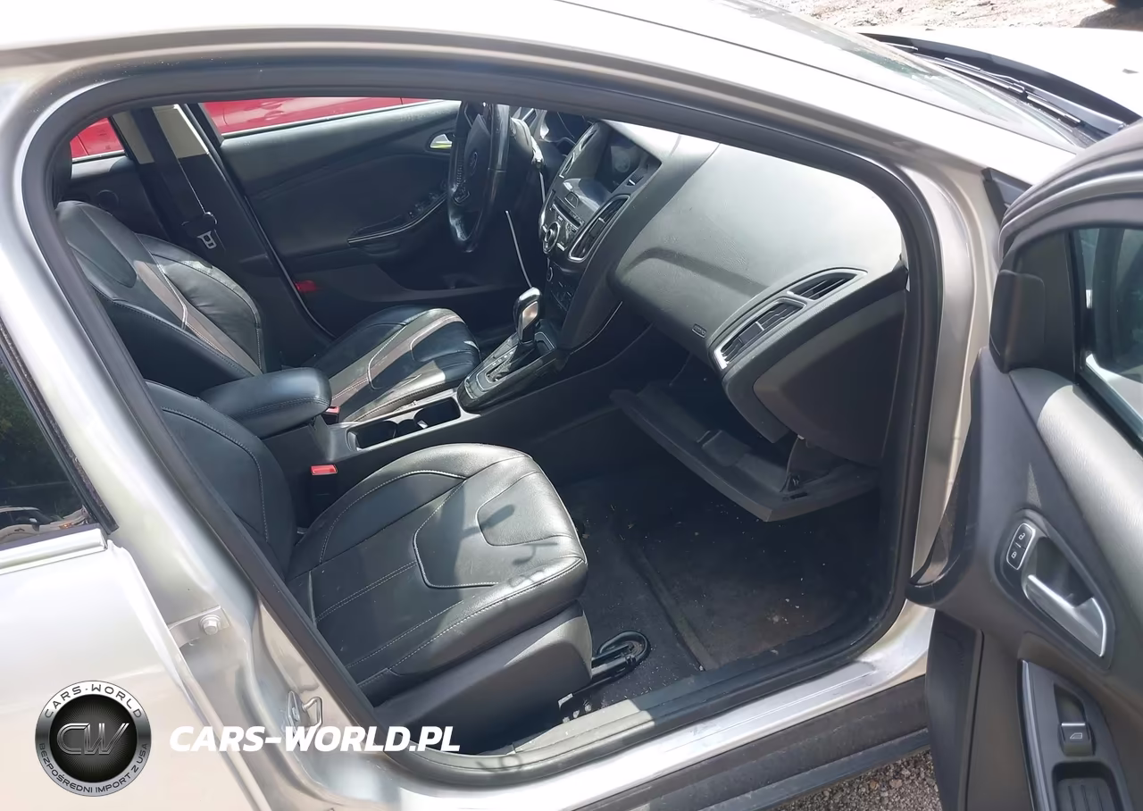 2018 Ford Focus Titanium VIN:1FADP3N2XJL271727 - 5