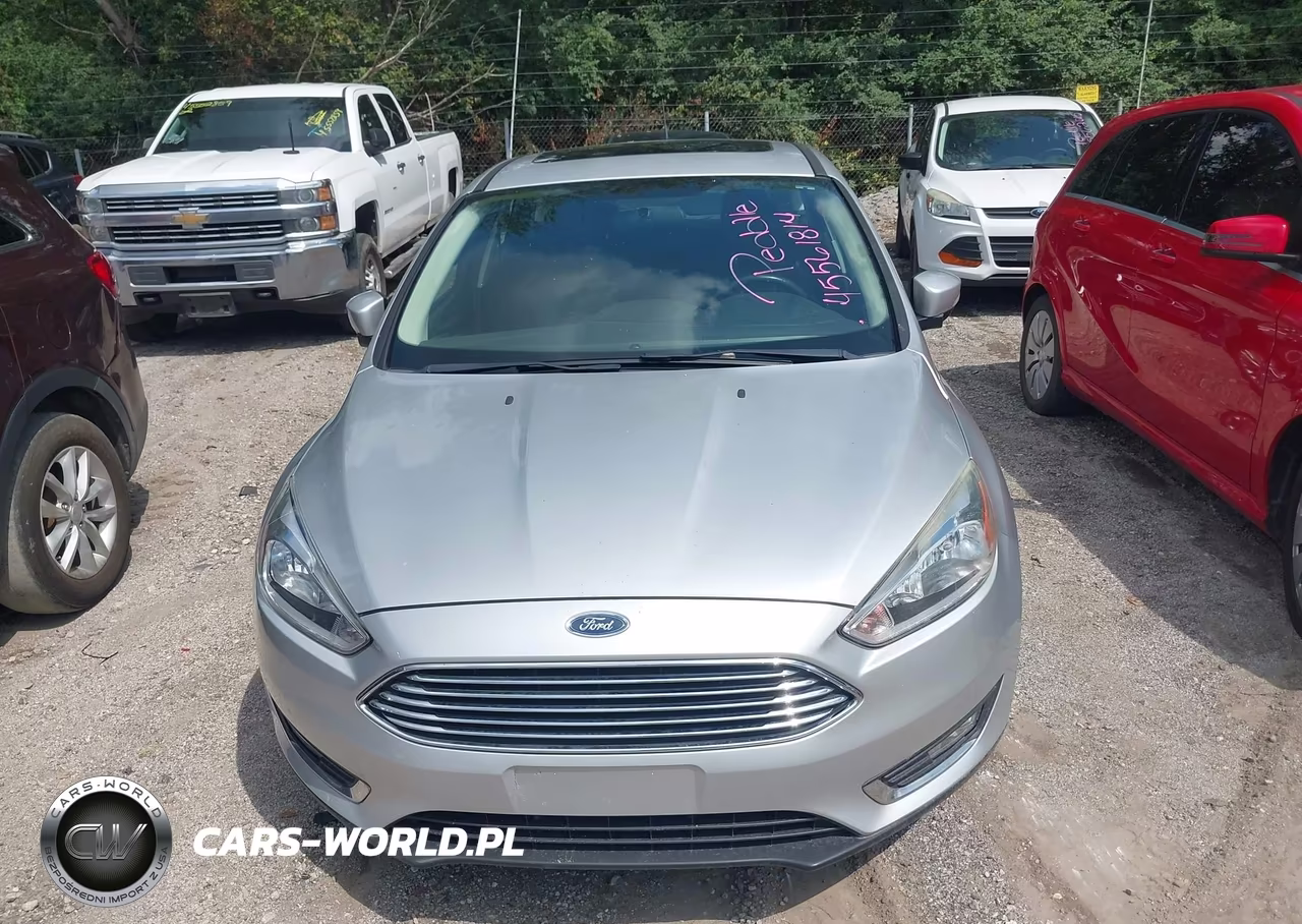 2018 Ford Focus Titanium VIN:1FADP3N2XJL271727 - 6