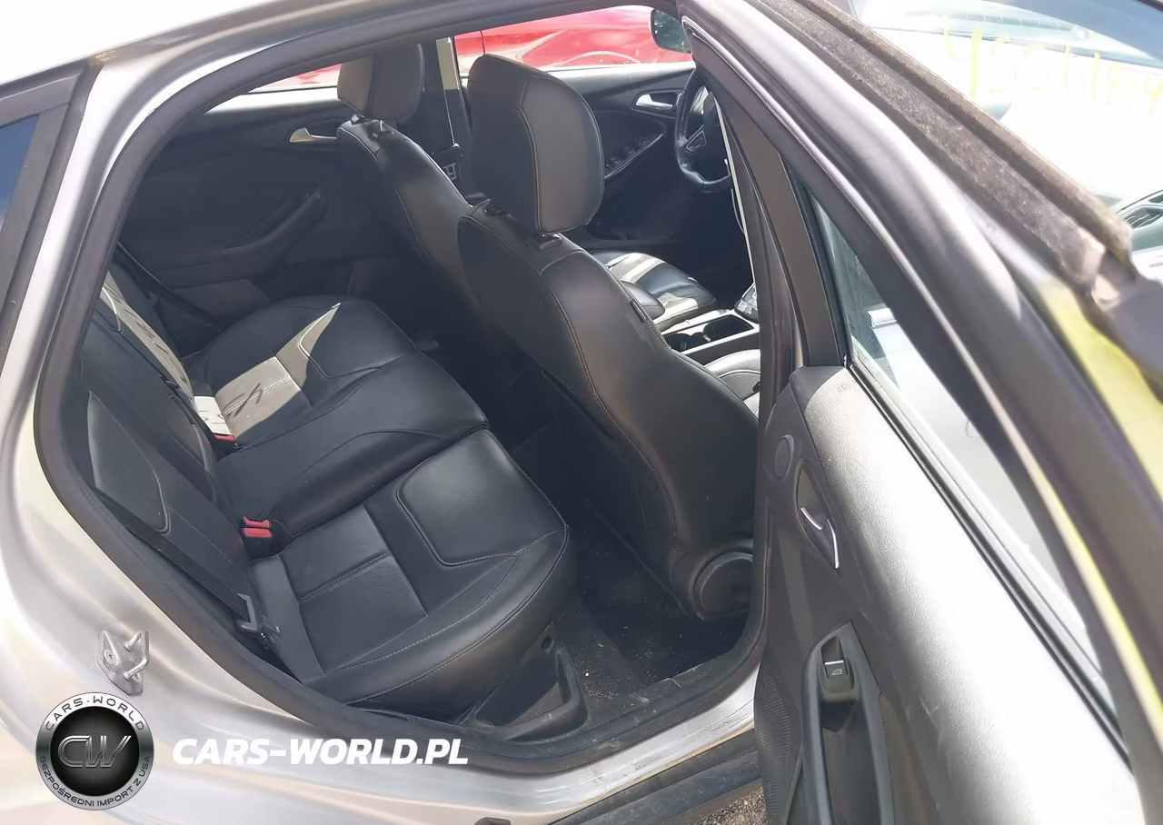 2018 Ford Focus Titanium VIN:1FADP3N2XJL271727 - 8