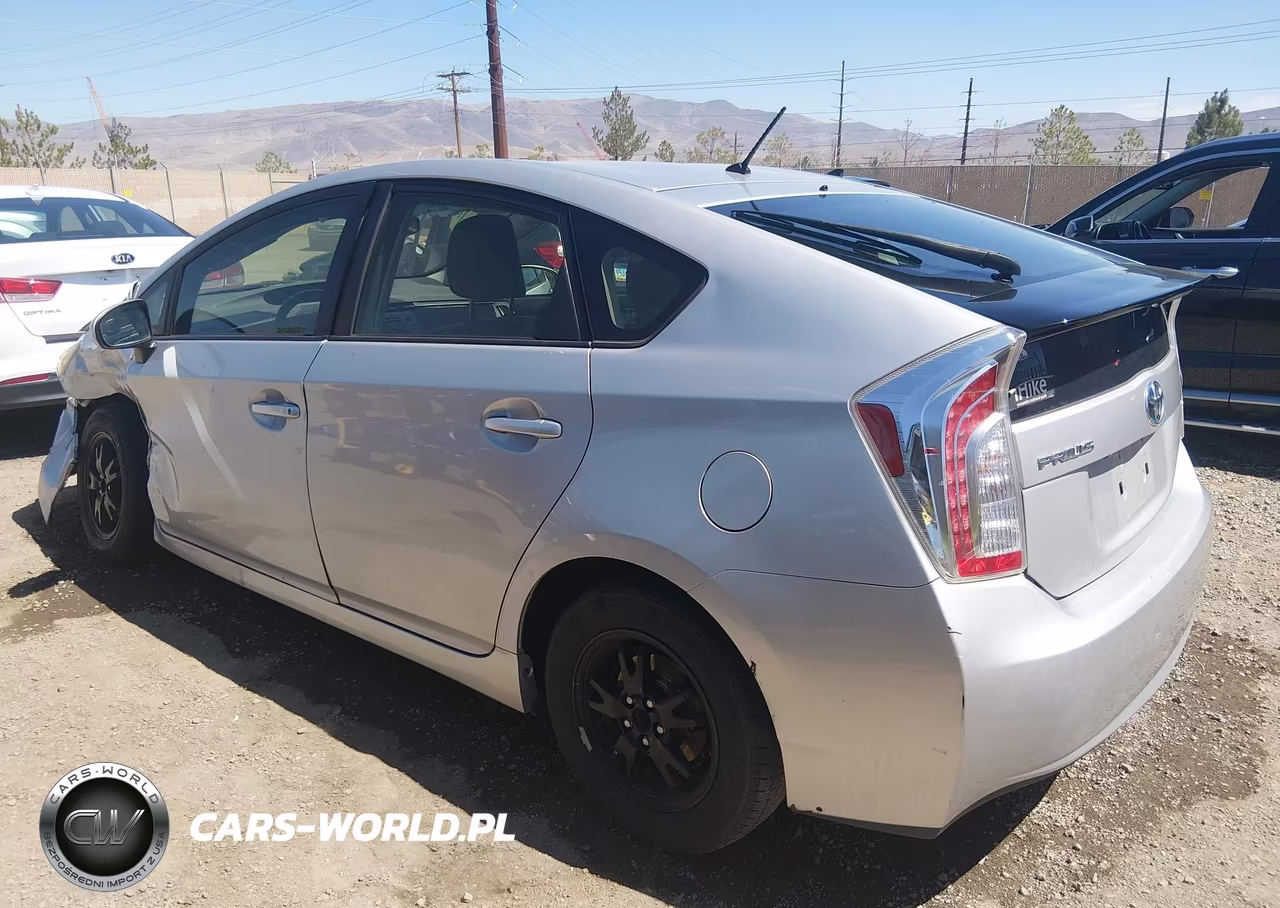 2015 Toyota Prius Two VIN:JTDKN3DU3F0442711 - 14