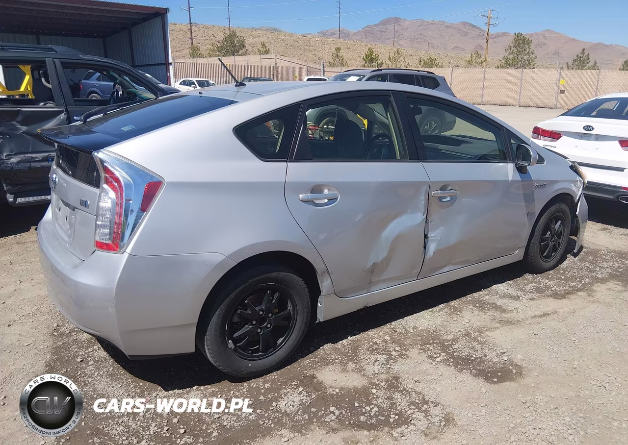 2015 Toyota Prius Two VIN:JTDKN3DU3F0442711 - 4