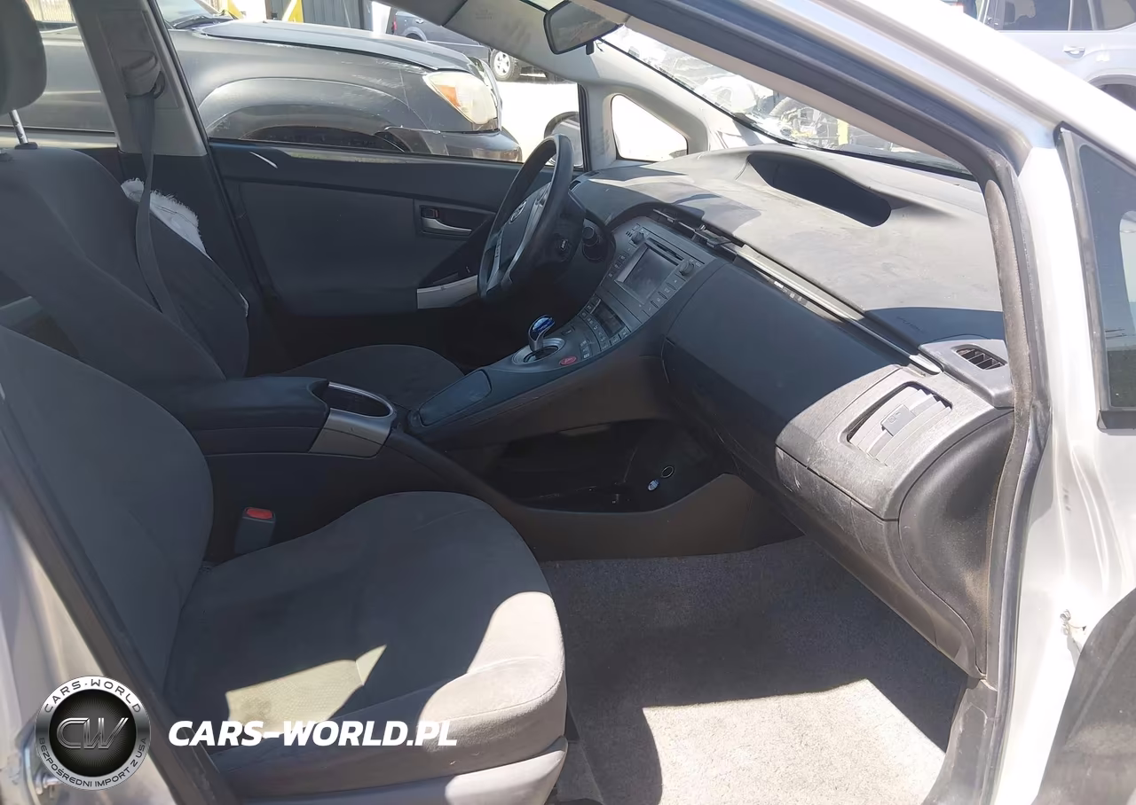 2015 Toyota Prius Two VIN:JTDKN3DU3F0442711 - 5