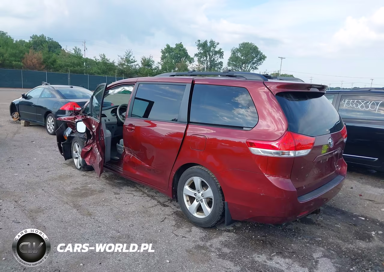 2014 Toyota Sienna Le V6 8 Passenger VIN:5TDKK3DC5ES454970 - 3