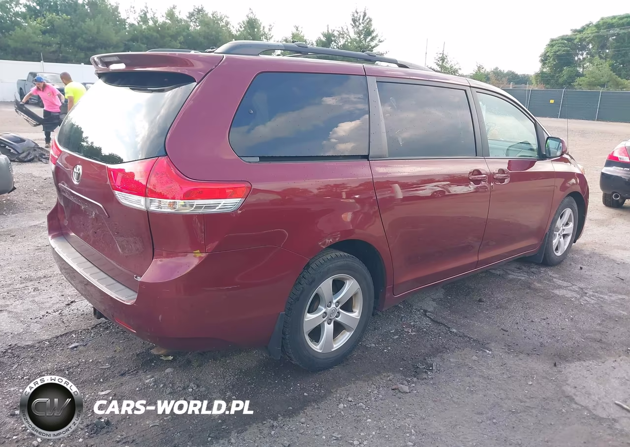 2014 Toyota Sienna Le V6 8 Passenger VIN:5TDKK3DC5ES454970 - 4