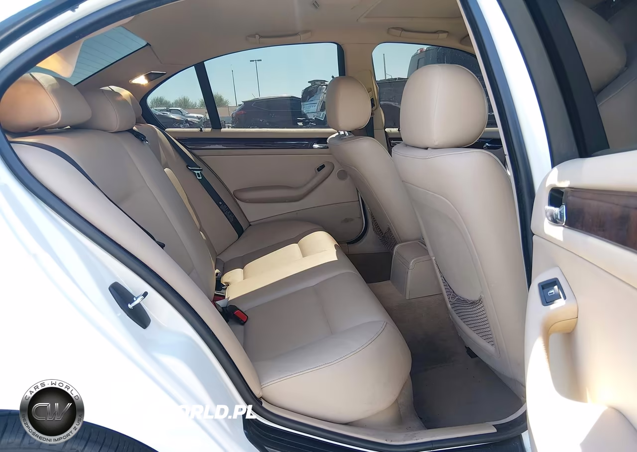2005 BMW 325Xi VIN:WBAEU33495PR16195 - 8
