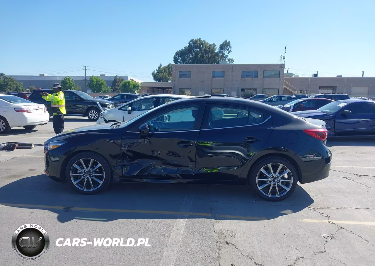 2018 Mazda Mazda3 Grand Touring VIN:3MZBN1W37JM239039 - 14